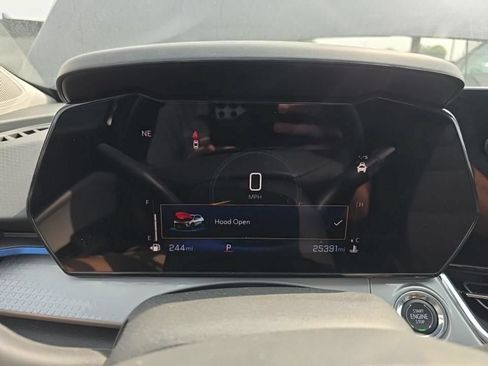 Used 2025 Chevrolet Trax LT w/ Driver Confidence Package FWD image 16