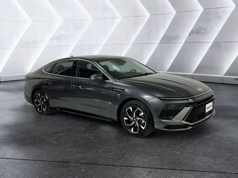 Used 2025 Hyundai Sonata SEL image 1