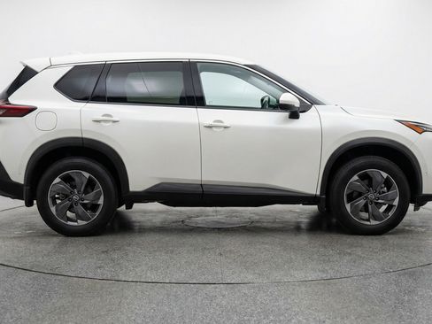 Used 2025 Nissan Rogue SV AWD/4WD image 11