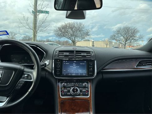 Used 2020 Lincoln Continental image 29