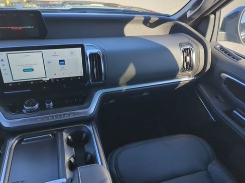 New 2025 Ford Expedition Platinum w/ Stealth Performance Package image 15