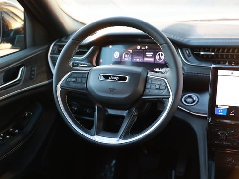 New 2025 Jeep Grand Cherokee Limited image 20