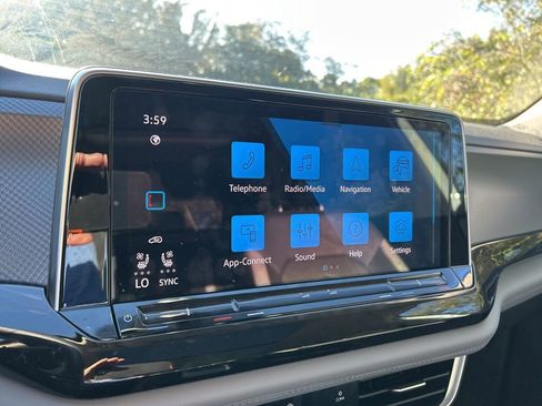 Certified 2025 Volkswagen Atlas Peak Edition SE image 33