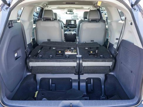 Used 2022 Toyota Sienna Limited FWD image 21
