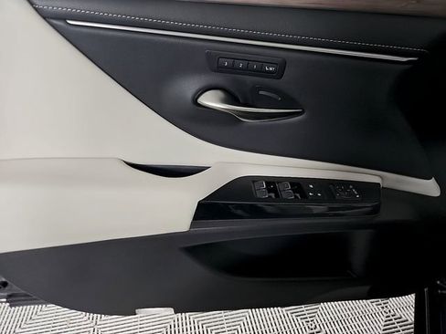Certified 2025 Lexus ES 300h w/ Premium Package image 14