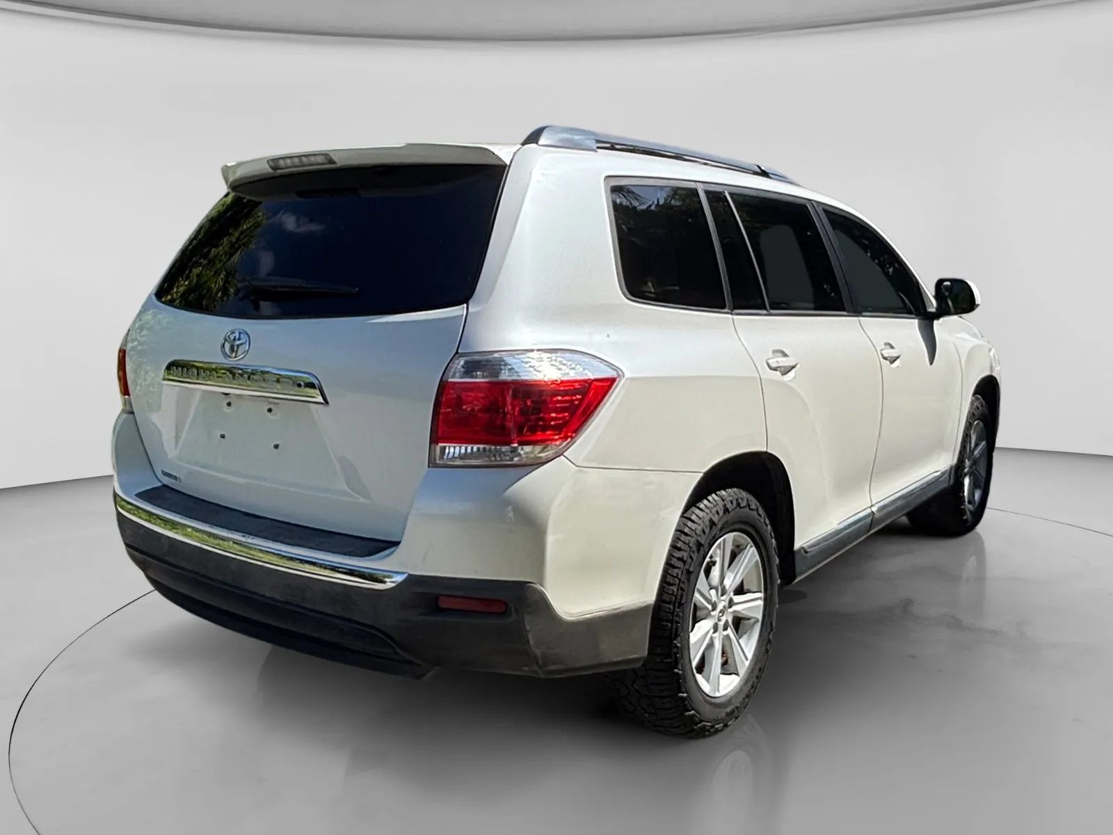 Used 2012 Toyota Highlander FWD w/ Tech Pkg image 5
