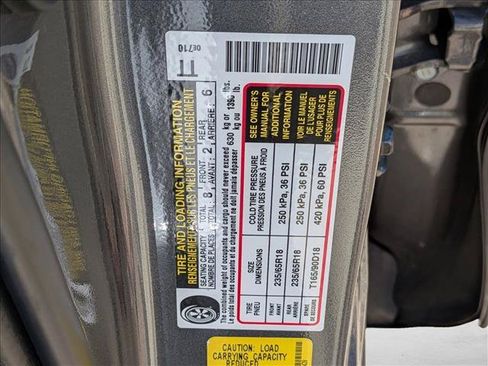 Used 2021 Toyota Highlander XLE AWD/4WD image 18