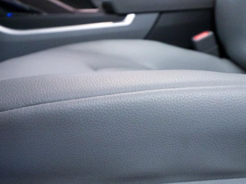 Used 2022 Toyota Highlander XLE FWD image 21
