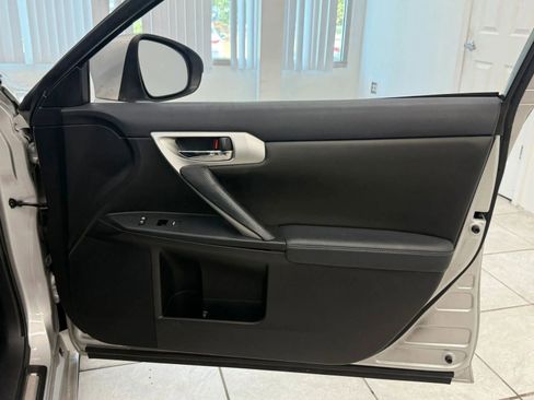 Used 2011 Lexus CT 200h Premium image 22