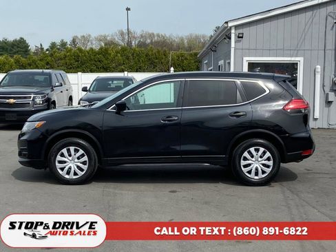 Used 2017 Nissan Rogue S w/ S Family Package image 2