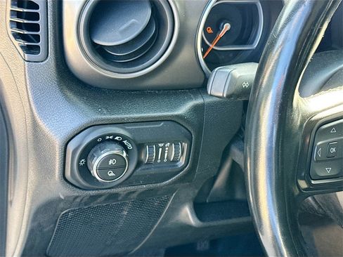 Used 2022 Jeep Gladiator Willys image 11