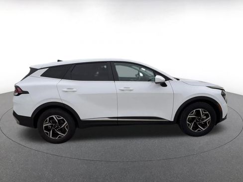 Used 2025 Kia Sportage LX image 16