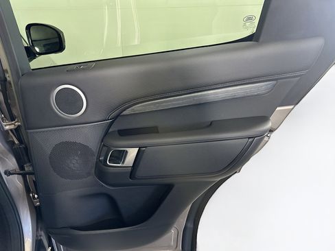 Used 2023 Land Rover Discovery S R-Dynamic image 33