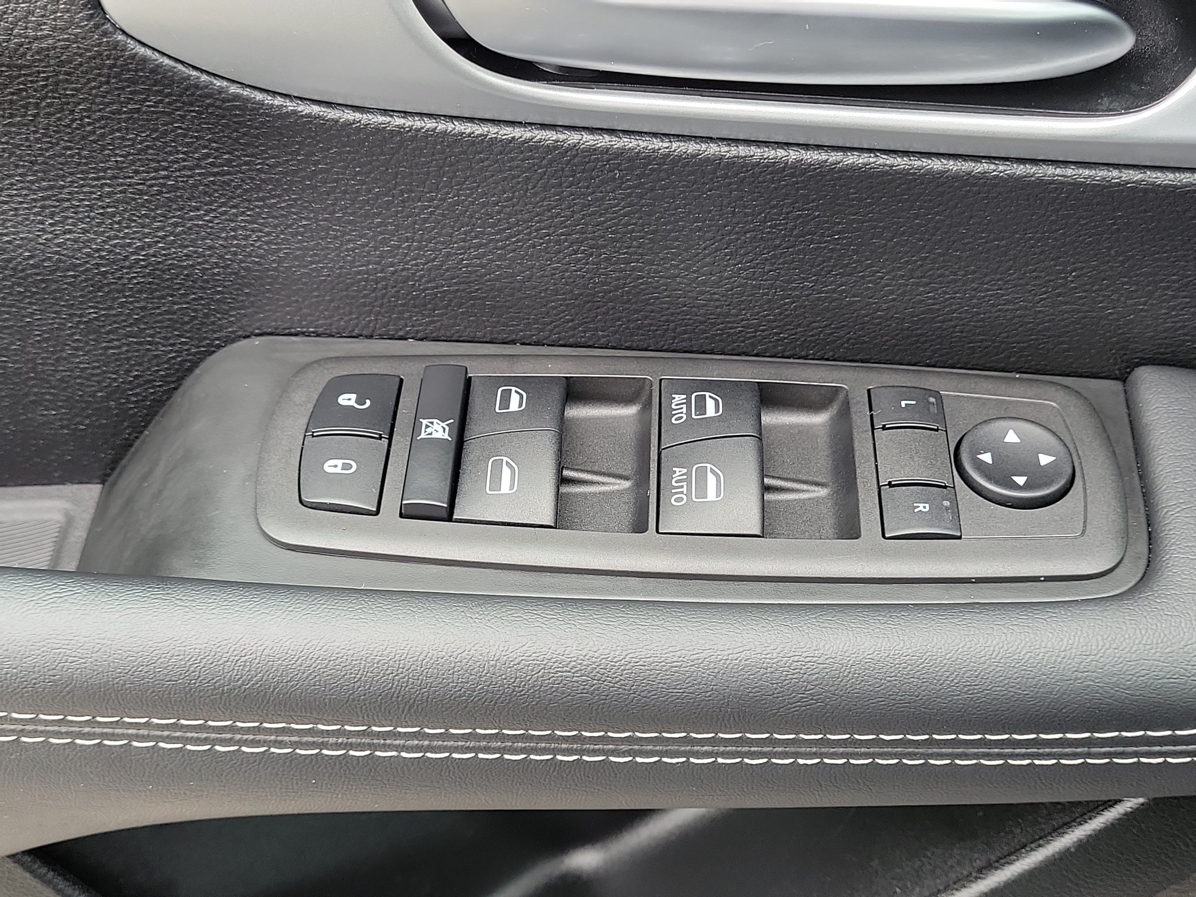 Used 2023 Chrysler Pacifica Touring-L w/ S Appearance Package AWD/4WD image 30