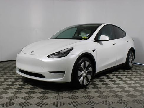 Used 2021 Tesla Model Y Long Range image 3