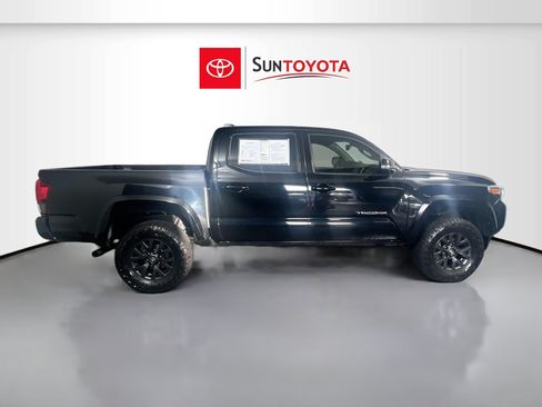 Used 2022 Toyota Tacoma SR5 w/ Technology Package RWD image 2