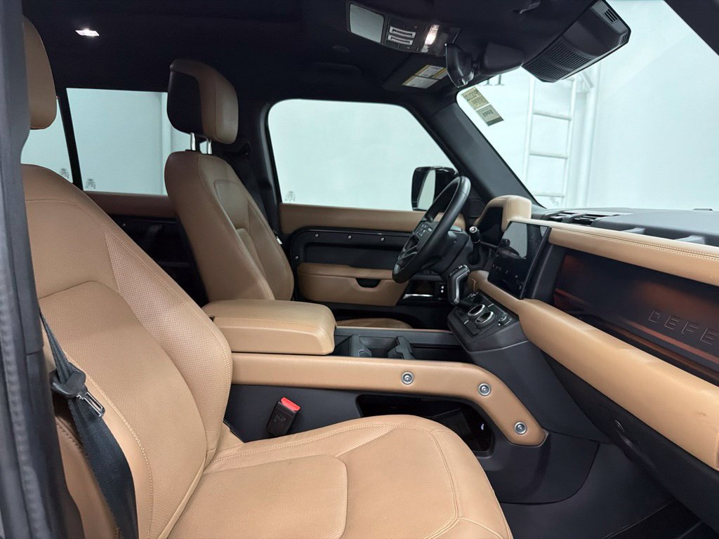 Used 2025 Land Rover Defender 110 X-Dynamic SE AWD/4WD image 30