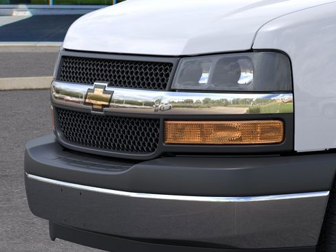 New 2026 Chevrolet Express 2500 LT image 13