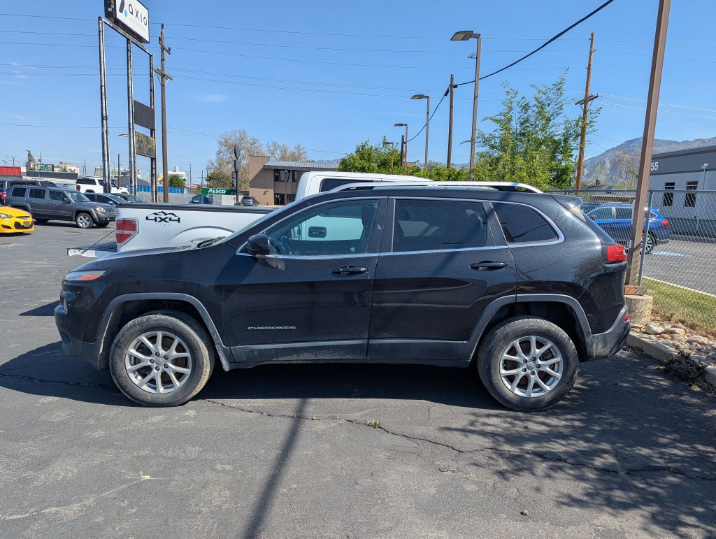 Used 2014 Jeep Cherokee Latitude w/ Cold Weather Group AWD/4WD image 5