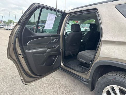Used 2020 Chevrolet Traverse LT FWD image 14