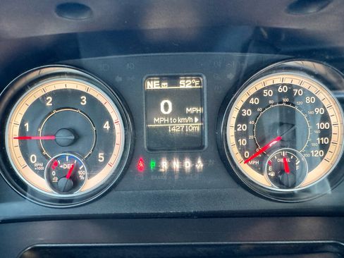 Used 2017 RAM 2500 Tradesman w/ Chrome Appearance Group image 16