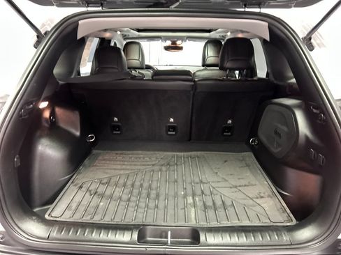 Used 2022 Jeep Cherokee Latitude Lux w/ Sun & Sound Group AWD/4WD image 25