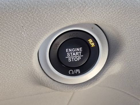 Used 2022 Chrysler Voyager LX FWD image 25