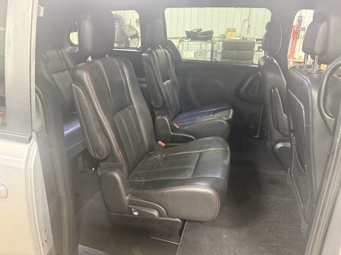 Used 2018 Dodge Grand Caravan GT image 25