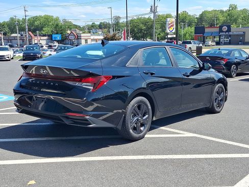 Used 2023 Hyundai Elantra SEL FWD image 6