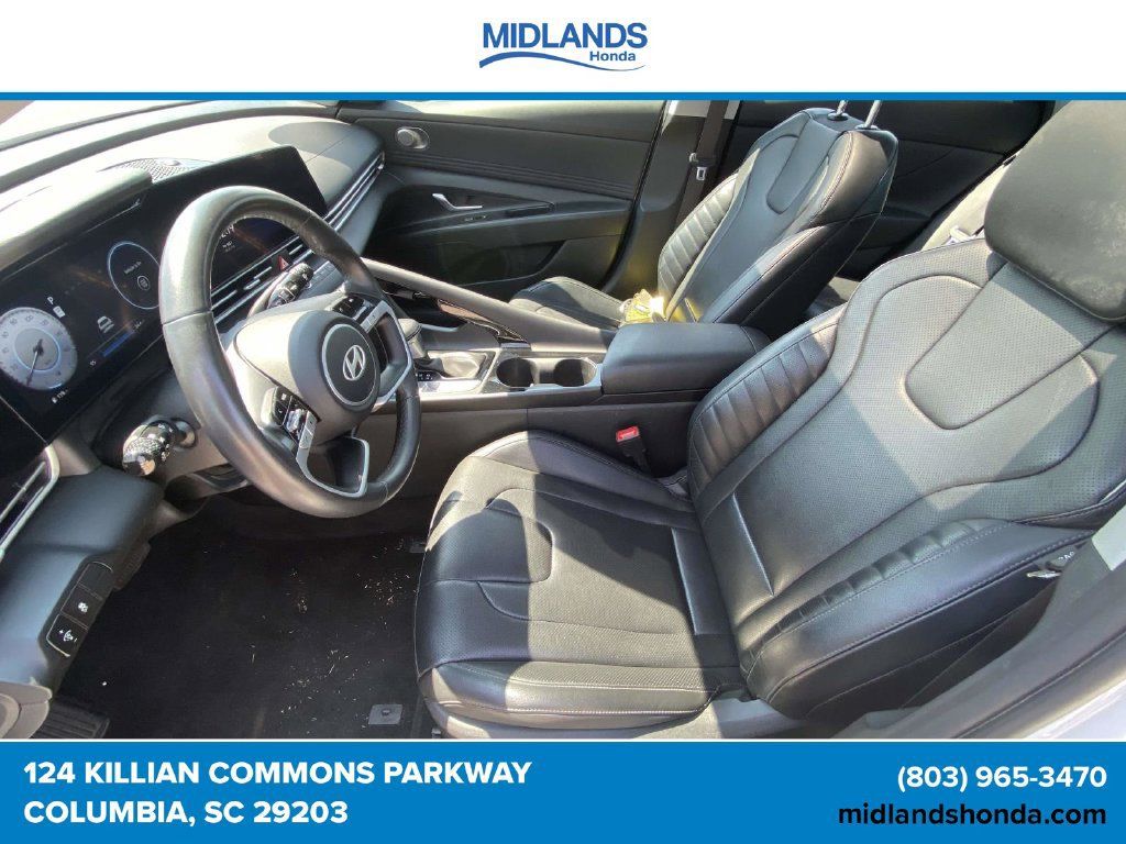 Used 2025 Hyundai Elantra Limited FWD image 14