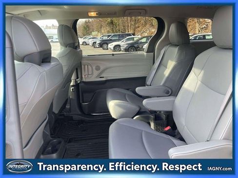Used 2024 Toyota Sienna XLE image 12