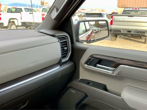 New 2026 GMC Sierra 1500 SLT image 39