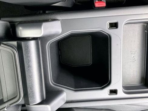 Used 2024 Land Rover Defender 110 S image 38