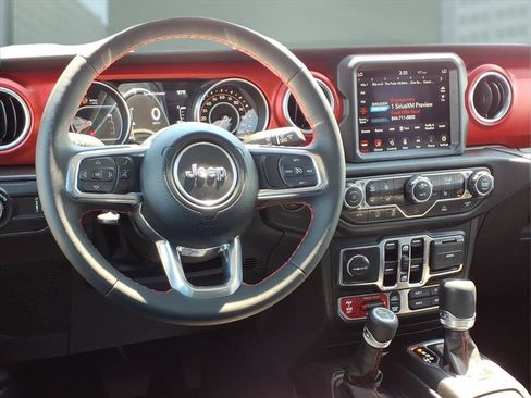 Used 2023 Jeep Gladiator Rubicon w/ Cold Weather Group AWD/4WD image 3