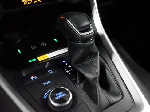 Certified 2022 Toyota RAV4 XLE Premium AWD/4WD image 20