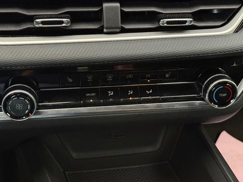 Used 2025 Chevrolet Equinox LT FWD image 22