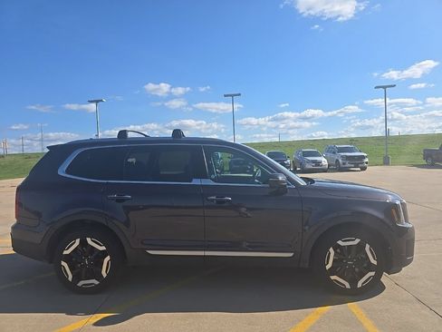 Used 2025 Kia Telluride S AWD/4WD image 4