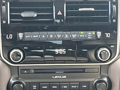 Used 2023 Lexus GX 460 Premium AWD/4WD image 16