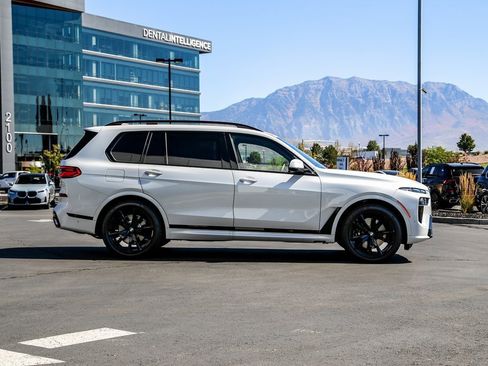 Used 2026 BMW X7 xDrive40i w/ Executive Package image 6