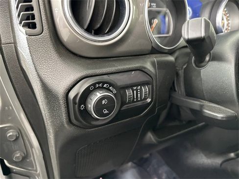 Certified 2020 Jeep Gladiator Overland w/ Cold Weather Group image 22