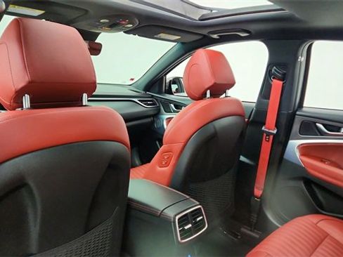 Used 2025 Genesis G70 2.5T w/ Sport Prestige Package image 31