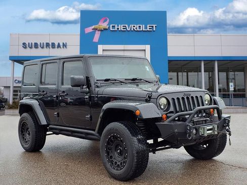 Used 2013 Jeep Wrangler Unlimited Sahara w/ Connectivity Group AWD/4WD image 3