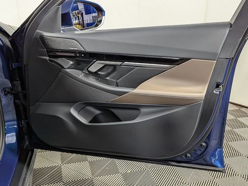 Used 2025 BMW 530i xDrive w/ Premium Package image 29