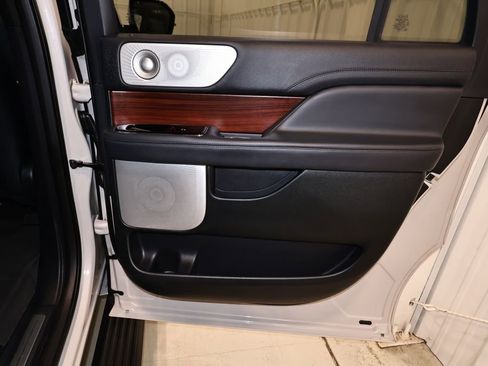 Used 2024 Lincoln Navigator L Reserve AWD/4WD image 19