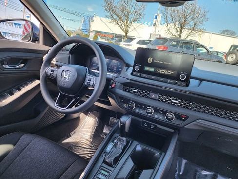Used 2025 Honda Accord SE image 13