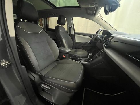 Certified 2023 Volkswagen Taos SE w/ Panoramic Sunroof Package image 13