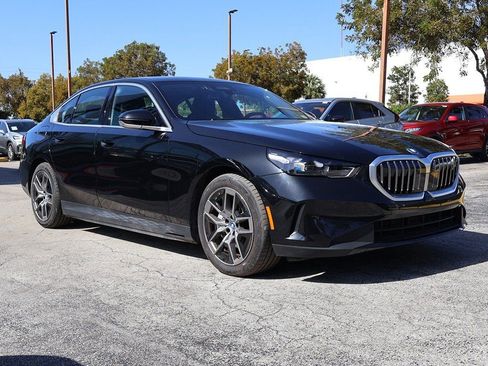 Used 2025 BMW i5 xDrive40 w/ Premium Package AWD/4WD image 2