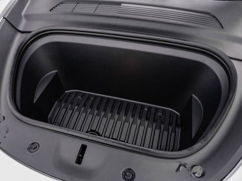 Used 2021 Tesla Model Y Long Range image 44