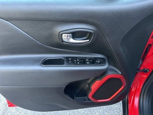 Used 2022 Jeep Renegade Trailhawk image 29