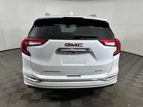 Used 2023 GMC Terrain Denali w/ Denali Premium Package AWD/4WD image 4